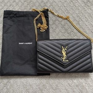 YSL Monogramme Large Grainde Poudre Wallet onChain